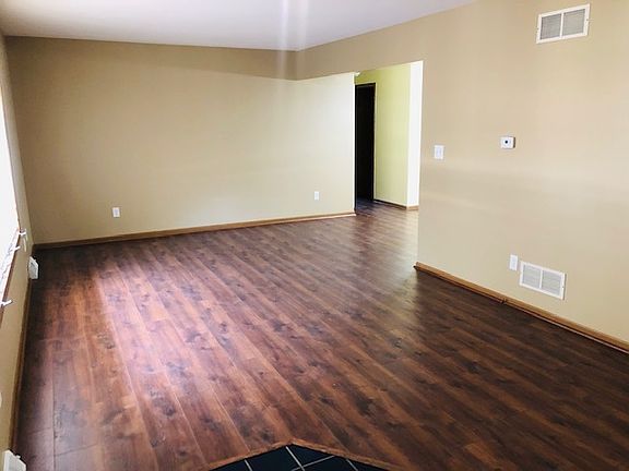 3rd image of 1401 N Rock Run Dr APT H