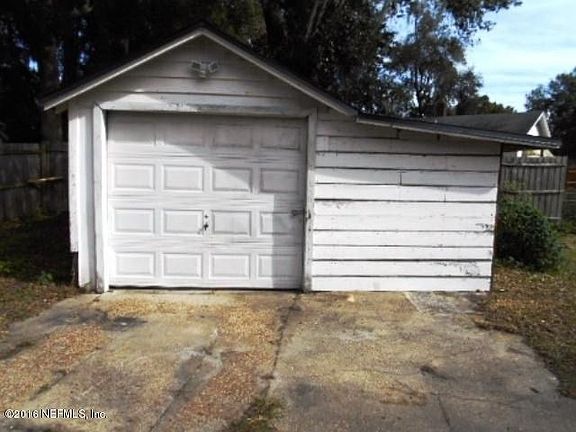 DETACHED GARAGE