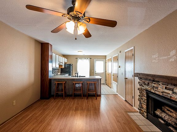 5th image of 1242 N Iron Horse Dr
