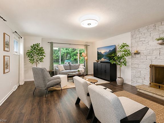 3rd image of 24989 Hall Dr