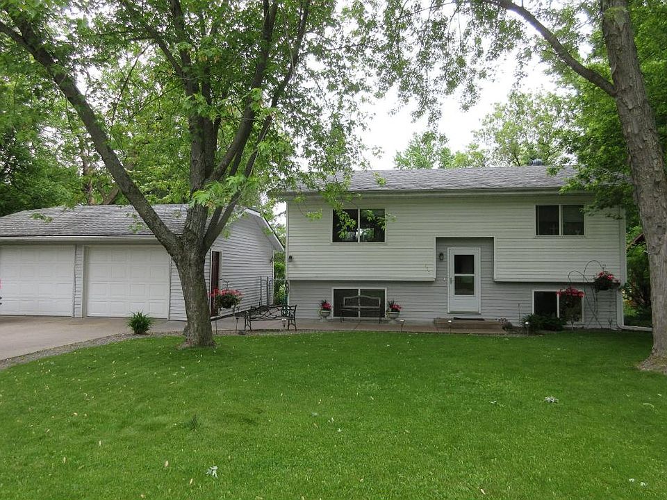 1st image of 411 10th Ave N