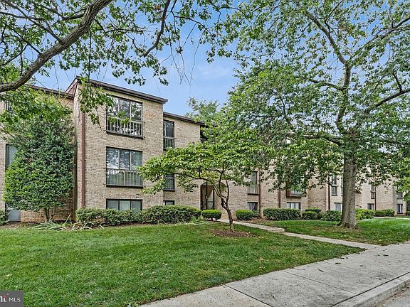 3rd image of 2074 Royal Fern Ct #33/22B