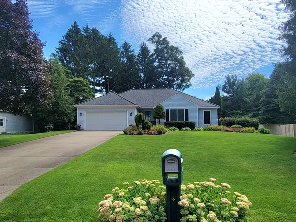 15336 Hofma Dr, Grand Haven, MI 49417