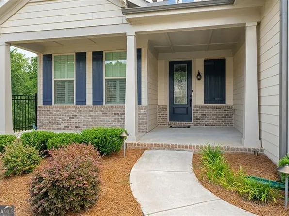 272 Silver Ct, Hoschton, GA 30548