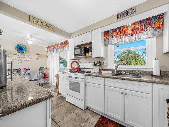 5th image of 33697 N Idlewild Dr