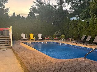 27 Brookfield Rd, New Hyde Park, NY 11040