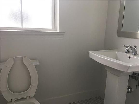 4th image of 2615 Marais St