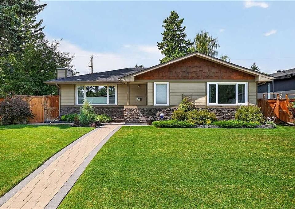 1st image of 10807 E Mapleshire Cres SE
