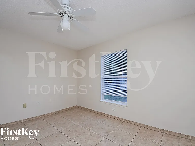 1307 Dover Dr — Photo 12