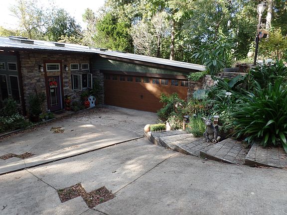 3rd image of 750 Lakeshore Dr