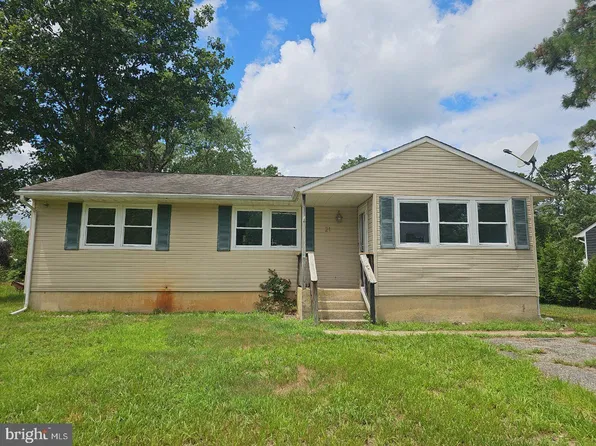 21 N River Dr, Williamstown, NJ 08094