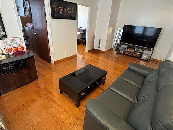 5th image of 2358 84th St
