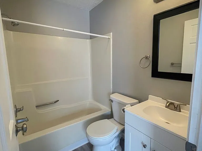 Clinic Court Apartments — Photo 44