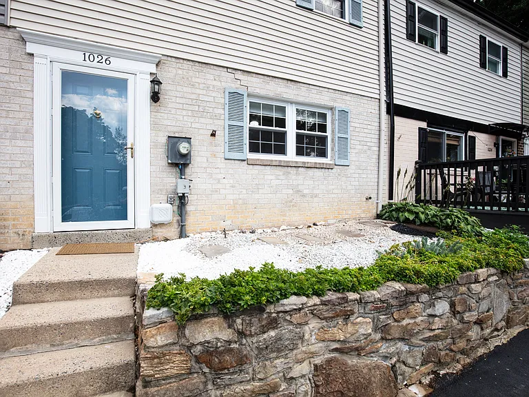 1026 Fox Run — Photo 3
