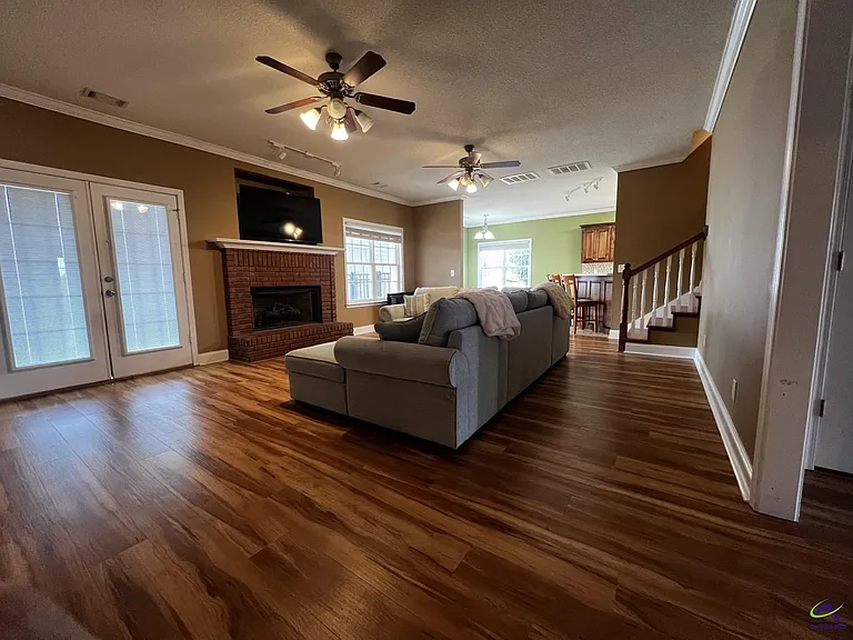 104 Jennifer Ln — Photo 3