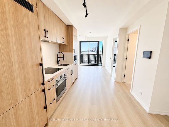 3rd image of 109 Erskine Ave #1106