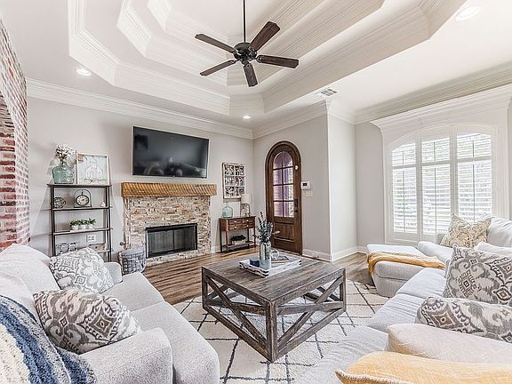 5th image of 405 Misty Wind Dr