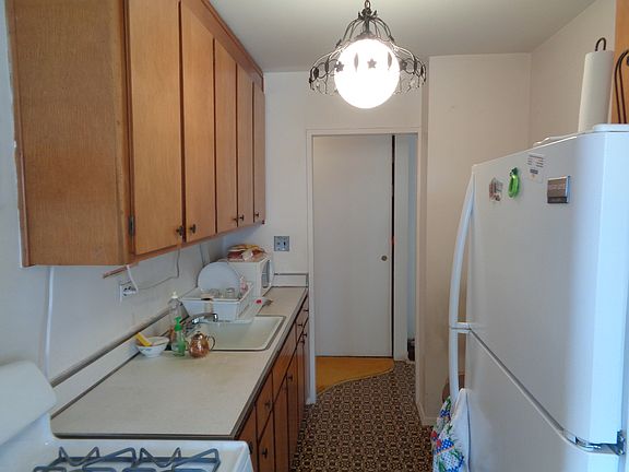 4th image of 2942 W 5th St APT 6N