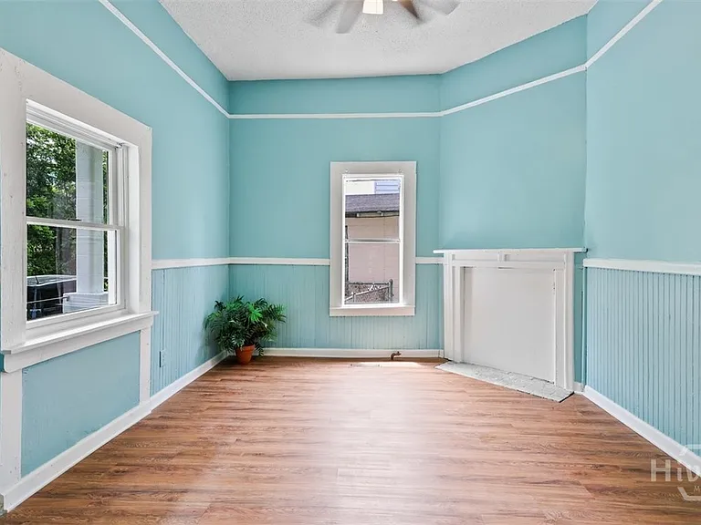 917 Elliott Ave — Photo 4
