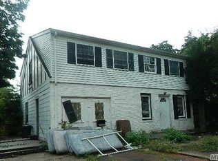 5 Locust Ct, Freeport, NY 11520