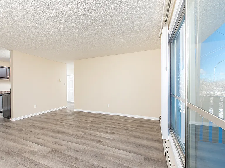 1602 Sherwood Dr — Photo 5