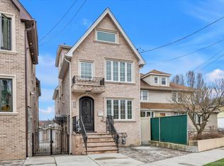 717 College Place, College Pt, NY