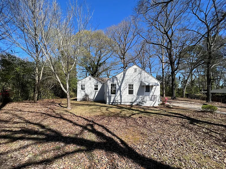2998 Memorial Dr SE — Photo 3