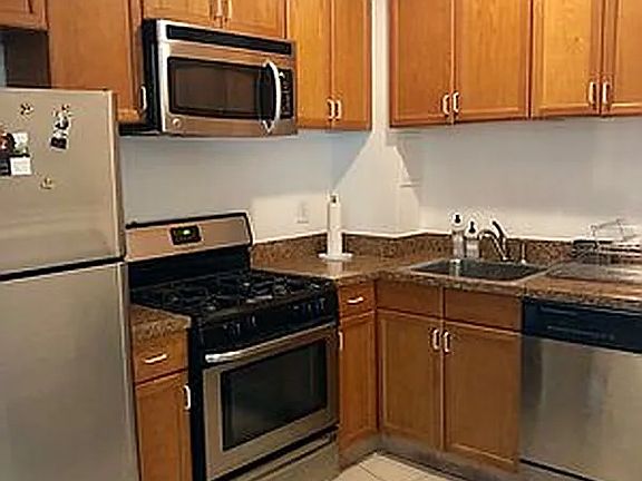 3rd image of 122 Greene St #3