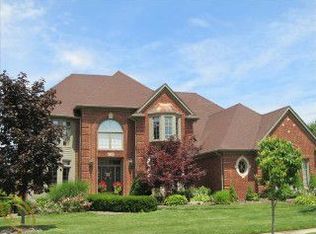 21943 Picadilly Cir, Novi, MI 48375