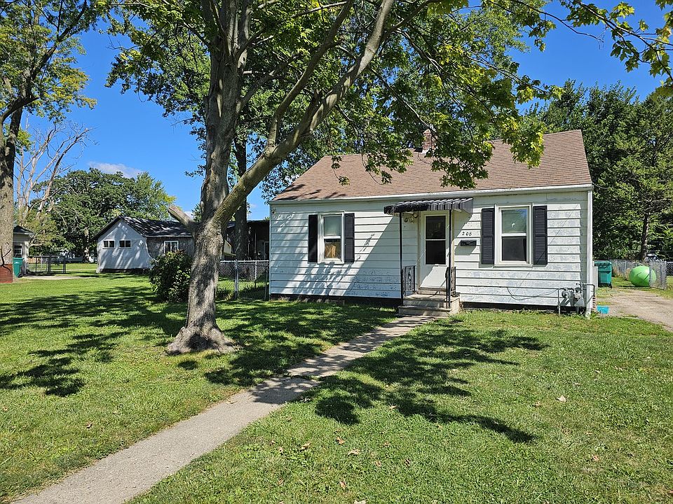 2nd image of 208 Chicago St