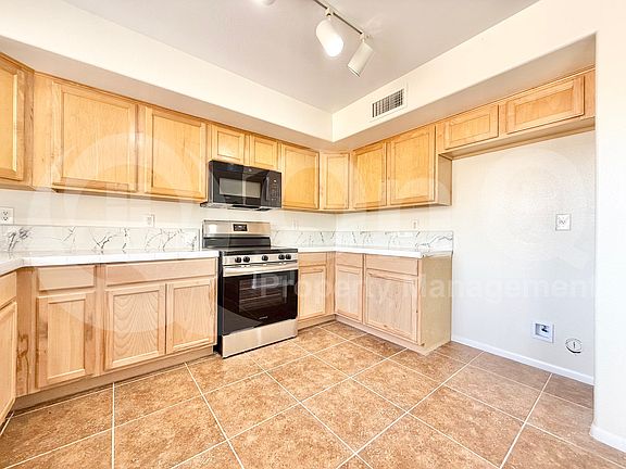 4th image of 1016 E Taylor Trl