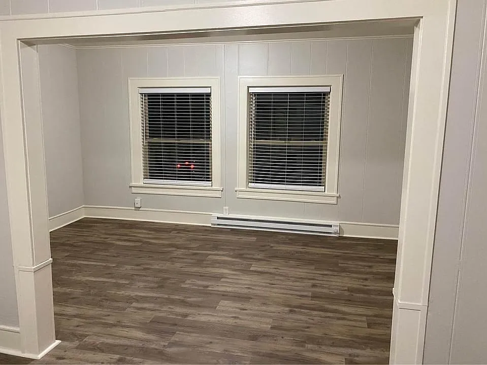 1302 S Chestnut St — Photo 2