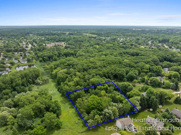 4323 Woodside Oaks Dr SE, Kentwood, MI 49546