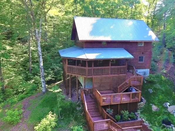 210 S Smoky Mountain Way, Sevierville, TN 37876