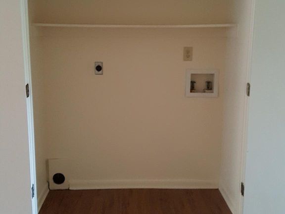 Washer/Dryer closet