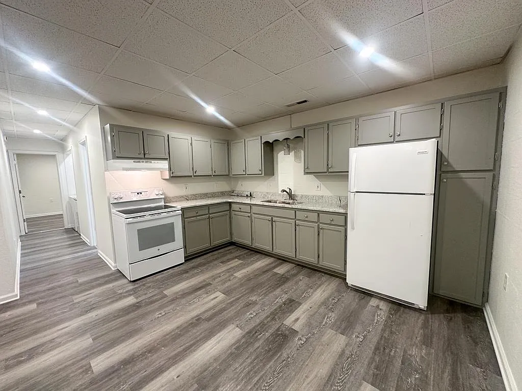 3 bed, $1,600 — Photo 4