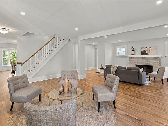 4th image of 152 Purdy Ave