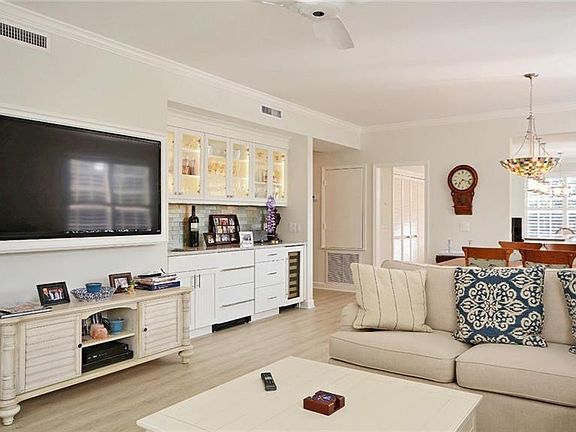 3rd image of 200 Sable Oak Ln APT 301