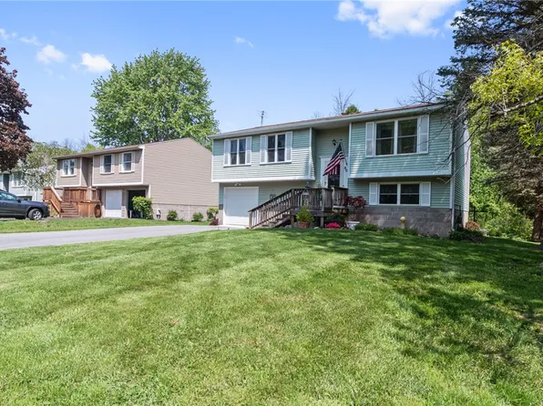 80 Close Hollow Dr, Hamlin, NY 14464