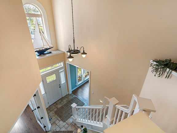 5th image of 400 Fall Creek Dr