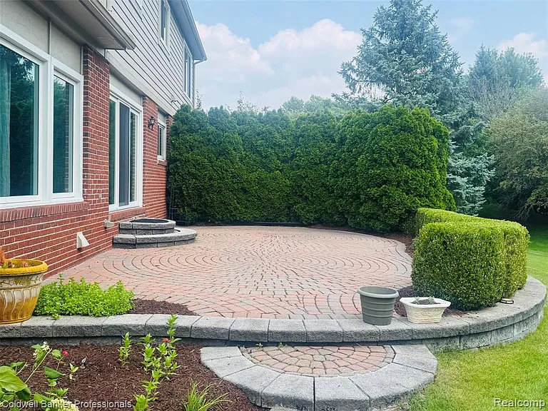 171 Millstone Dr — Photo 33