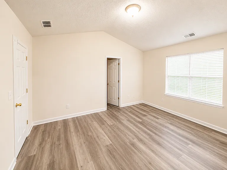 915 Amelia Grove Ln — Photo 10