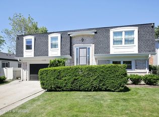 1120 S Sprucewood Dr, Mount Prospect, IL 60056