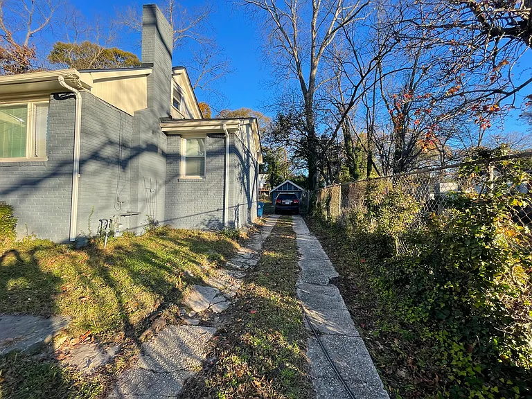1323 Washington Ave — Photo 8