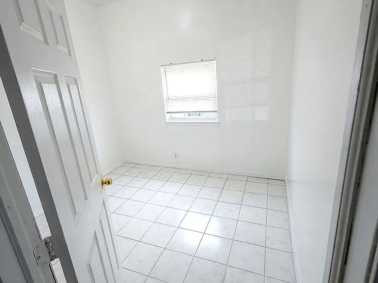 116 Bay 50 St #2 — Photo 10