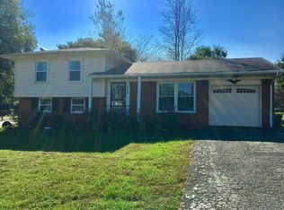 856 W Crocus Dr, Radcliff, KY 40160