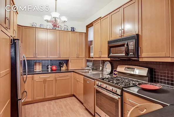 Sold by Compass | media 25