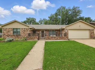 1806 Oak Creek Dr, Sherman, TX 75092