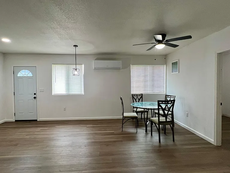 1322 Grape Ave — Photo 5