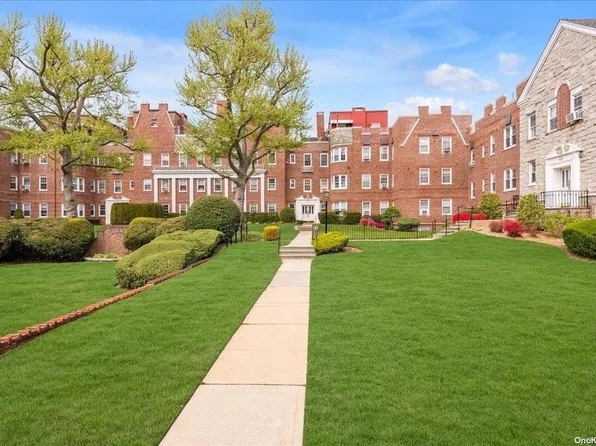 104 S Village Avenue #2E, Rockville Centre, NY 11570